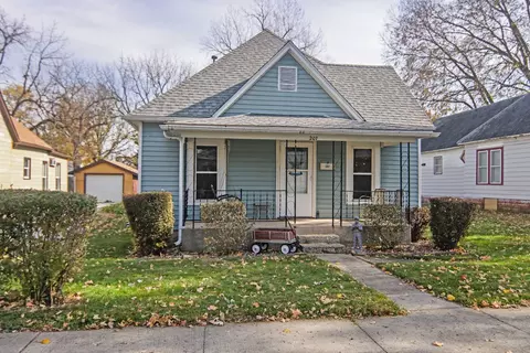 207 S Richman St, Villa Grove, IL 61956