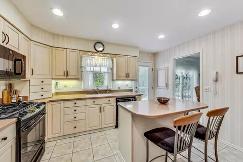 404 Beech Dr, Glenview, IL 60025 photo 9