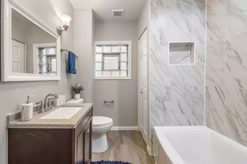 2720 E 96th St, Chicago, IL 60617 photo 9