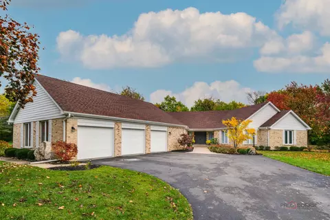 24 Seneca East Ave, Hawthorn Woods, IL 60047