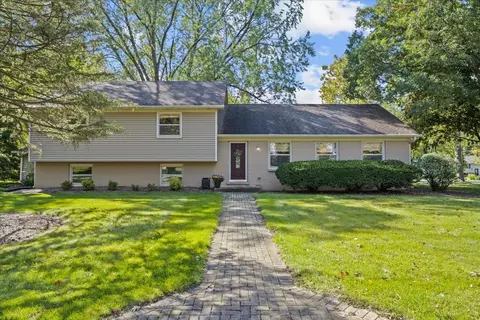 6 S271 New Castle Rd, Naperville, IL 60540