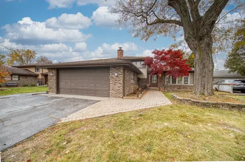 10512 S Michael Dr, Palos Hills, IL 60465