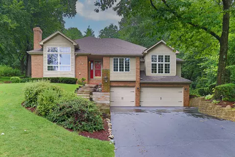 715 Harper Dr, Algonquin, IL 60102