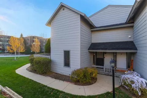 600 Dunham Rd #600, Gurnee, IL 60031