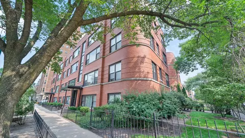 1353 W Fargo Ave #2E, Chicago, IL 60626