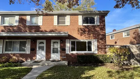 1134 N Boxwood Dr, Mount Prospect, IL 60056