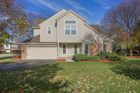 25 Ione Dr #E, South Elgin, IL 60177