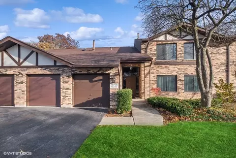 6285 Trinity Dr #2A, Lisle, IL 60532