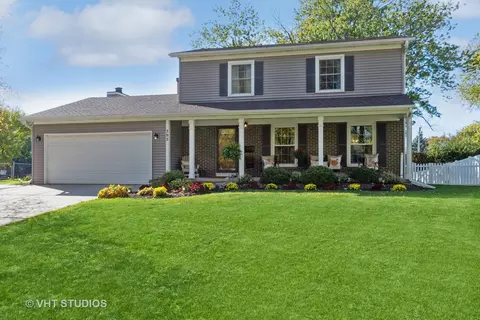 393 Berwick Dr, Aurora, IL 60506