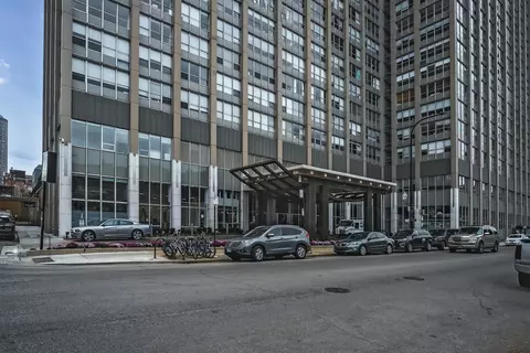 655 W Irving Park Rd #3104, Chicago, IL 60613