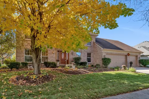 525 Dempsey Pl, Geneva, IL 60134