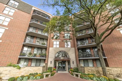 511 Aurora Ave #318, Naperville, IL 60540
