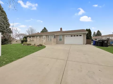 218 Windridge Dr, Mchenry, IL 60050
