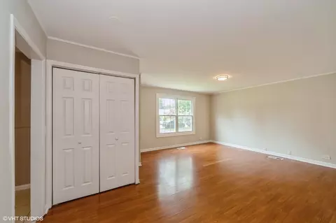 259 E Dennis Rd, Wheeling, IL 60090 photo 3