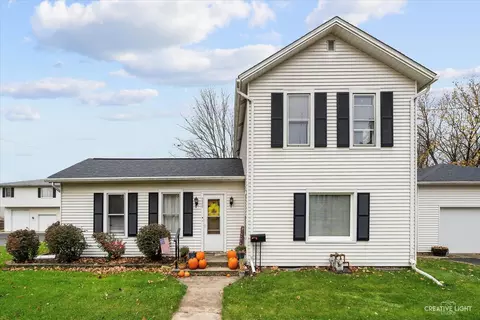220 W 1st St, Sandwich, IL 60548