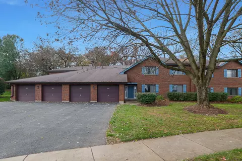 1861 Portsmouth Dr #11-3A, Lisle, IL 60532