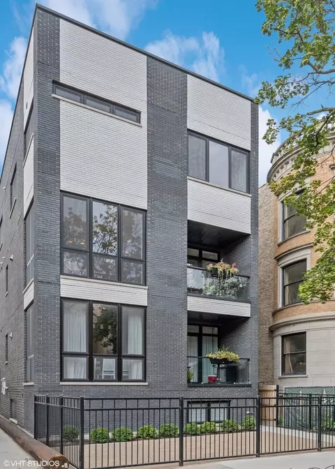 702 W Wellington Ave #2S, Chicago, IL 60657