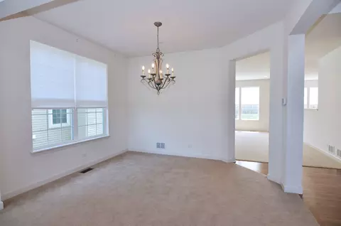 5897 Chatham Dr, Hoffman Estates, IL 60192 photo 5