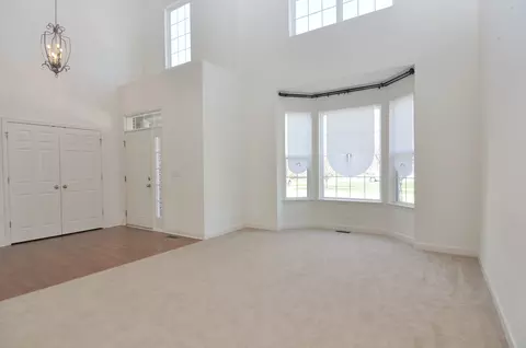 5897 Chatham Dr, Hoffman Estates, IL 60192 photo 3