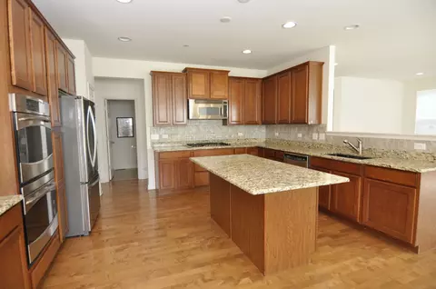 5897 Chatham Dr, Hoffman Estates, IL 60192 photo 10