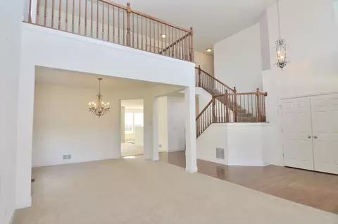 5897 Chatham Dr, Hoffman Estates, IL 60192 photo 2