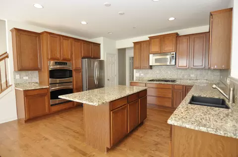 5897 Chatham Dr, Hoffman Estates, IL 60192 photo 11