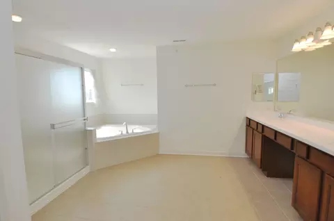 5897 Chatham Dr, Hoffman Estates, IL 60192 photo 22