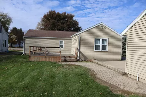 415 Whitver St, Walnut, IL 61376 photo 3