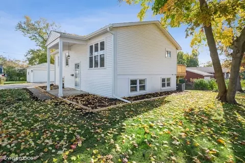 5 Golfview Ct, Round Lake Beach, IL 60073 photo 2