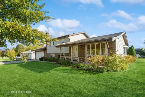 212 E Crestview Ave, Elmhurst, IL 60126 photo 2