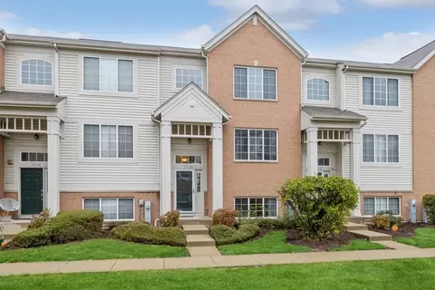 7513 Savoy Ln #D, Bridgeview, IL 60455