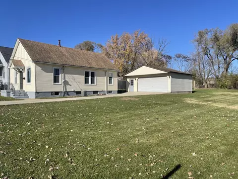 326 Maple St, Oglesby, IL 61348