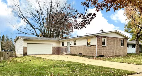 204 W Sunset Pl, Dekalb, IL 60115