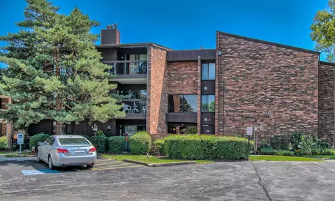 14533 Walden Ct #M2, Oak Forest, IL 60452
