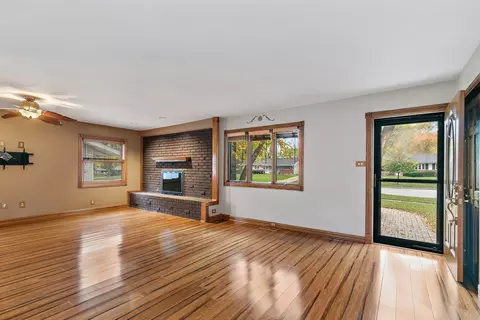 165 Washington Blvd, Hoffman Estates, IL 60169 photo 4