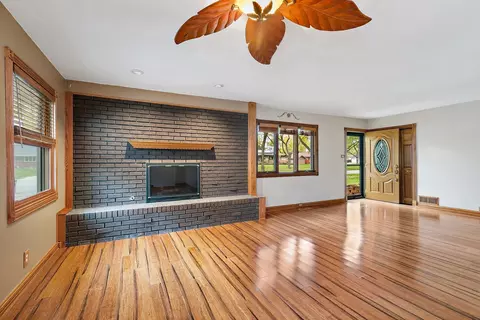 165 Washington Blvd, Hoffman Estates, IL 60169 photo 5
