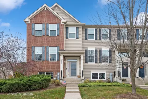477 Fayetteville Ave, Gilberts, IL 60136