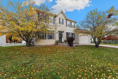 821 N Edgewater Ln, Shorewood, IL 60404