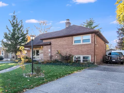 636 S Villa Ave, Villa Park, IL 60181