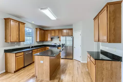 2137 W Silverleaf Ln, Addison, IL 60101 photo 9