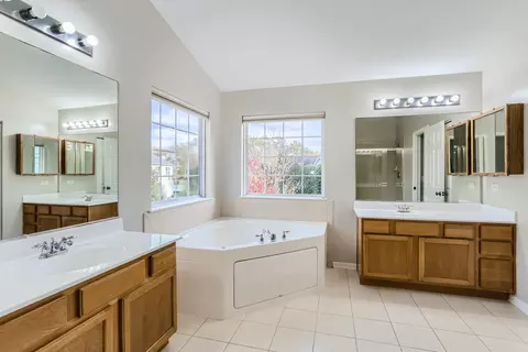 2137 W Silverleaf Ln, Addison, IL 60101 photo 16