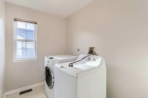 2137 W Silverleaf Ln, Addison, IL 60101 photo 21