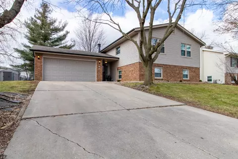 1204 Hershey Rd, Bloomington, IL 61704