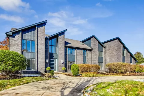 2830 Acacia Ter, Buffalo Grove, IL 60089