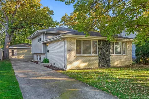 5560 W 96th St, Oak Lawn, IL 60453