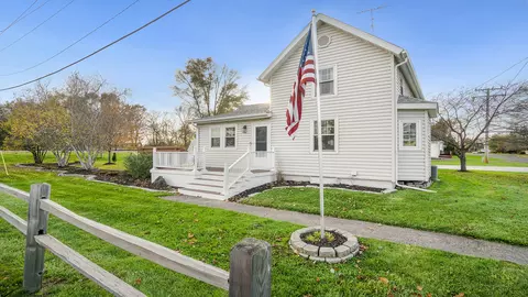 202 S Maple St, Davis Junction, IL 61020