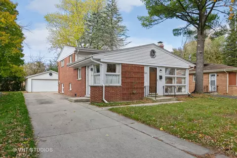 205 Kenloch Ave, Libertyville, IL 60048