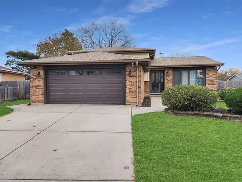 807 N 11th Ave, Addison, IL 60101