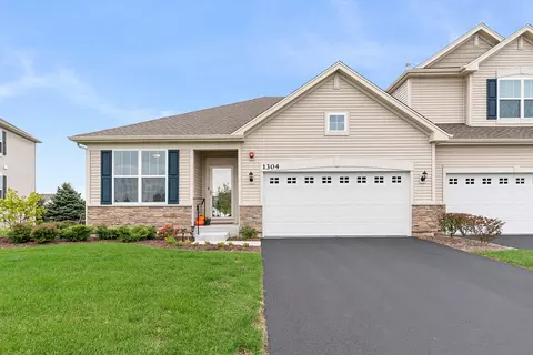 1304 Hawk Hollow Dr, Yorkville, IL 60560
