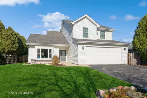 1136 Golden Oaks Pkwy, Aurora, IL 60506